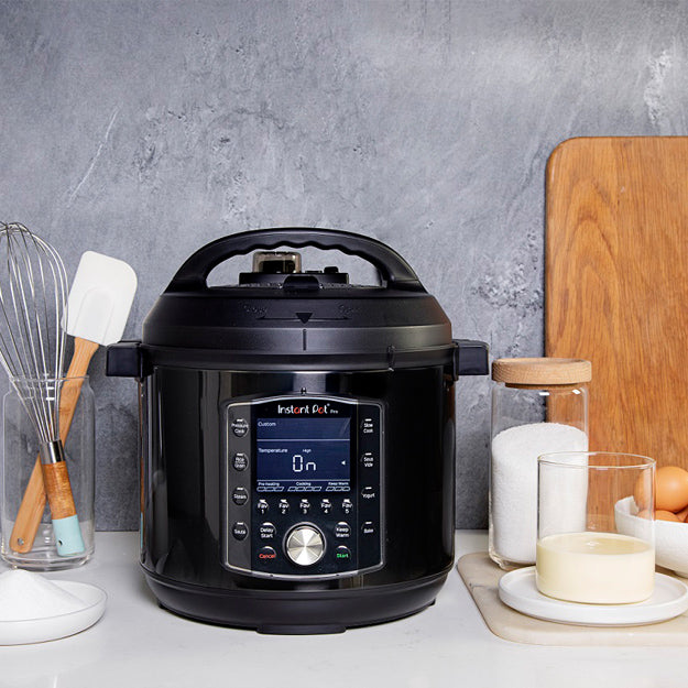 Instant Pot Pro 10-in-1 Smart Cooker (5.7 Litre) - Black